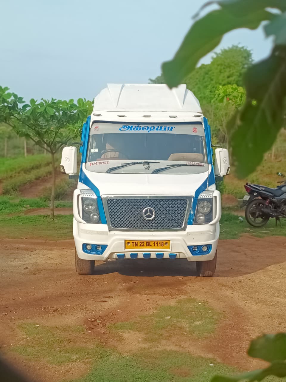 18 Seater Deluxe Tempo Traveller